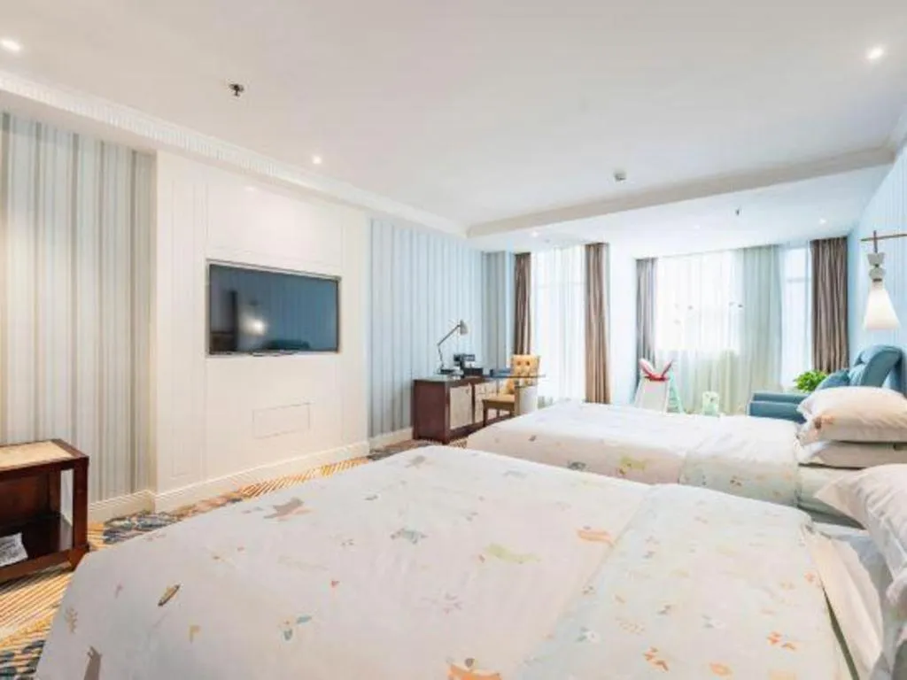 Bed in Chongqing River Romance Hotel