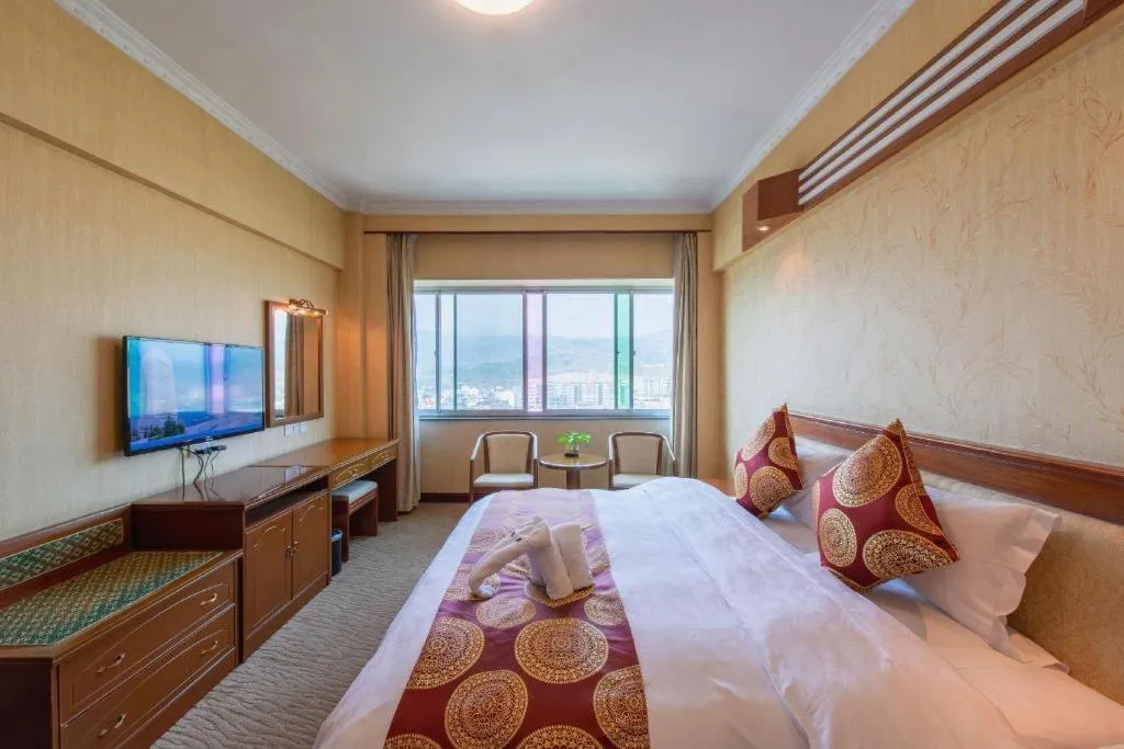 Bed in Yichang Three Gorges Project Hotel