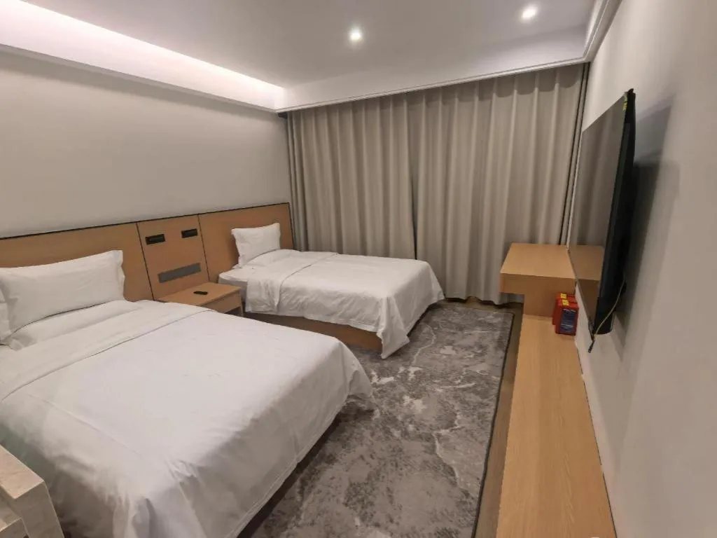 Bed in Yichang Three Gorges Project Hotel
