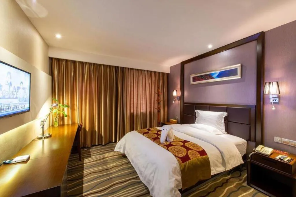 Bed in Yichang Three Gorges Project Hotel