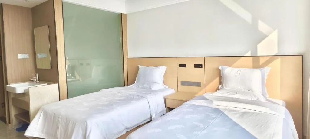 Bed in Yichang Three Gorges Project Hotel