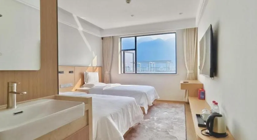 Bed in Yichang Three Gorges Project Hotel