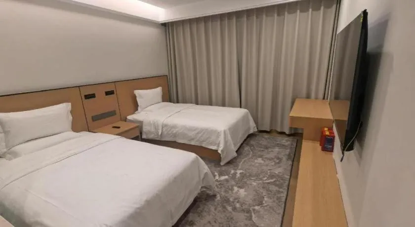 Bed in Yichang Three Gorges Project Hotel