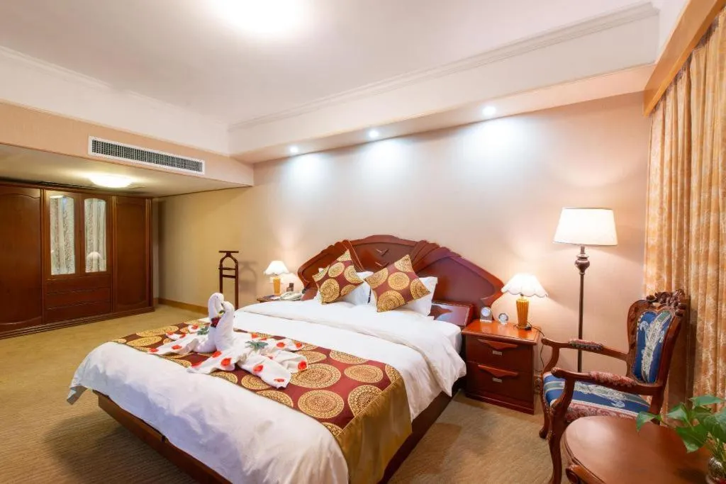 Bed in Yichang Three Gorges Project Hotel