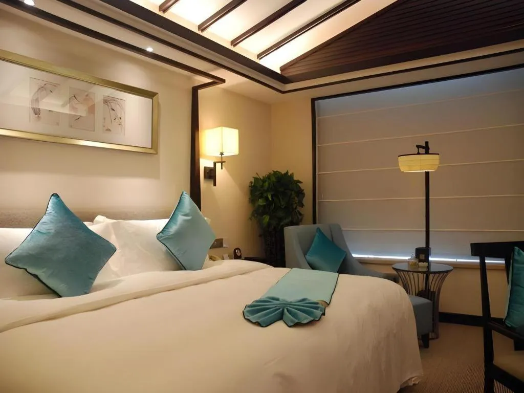 Bed in Fuyang International Trade Centre Hotel