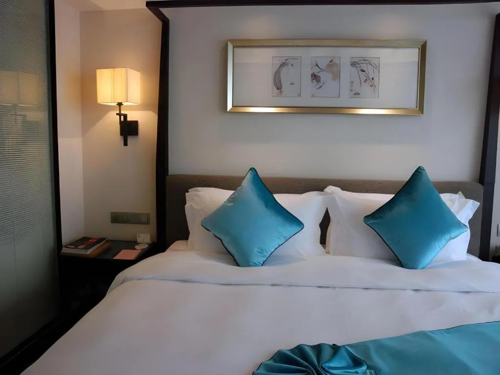 Bed in Fuyang International Trade Centre Hotel