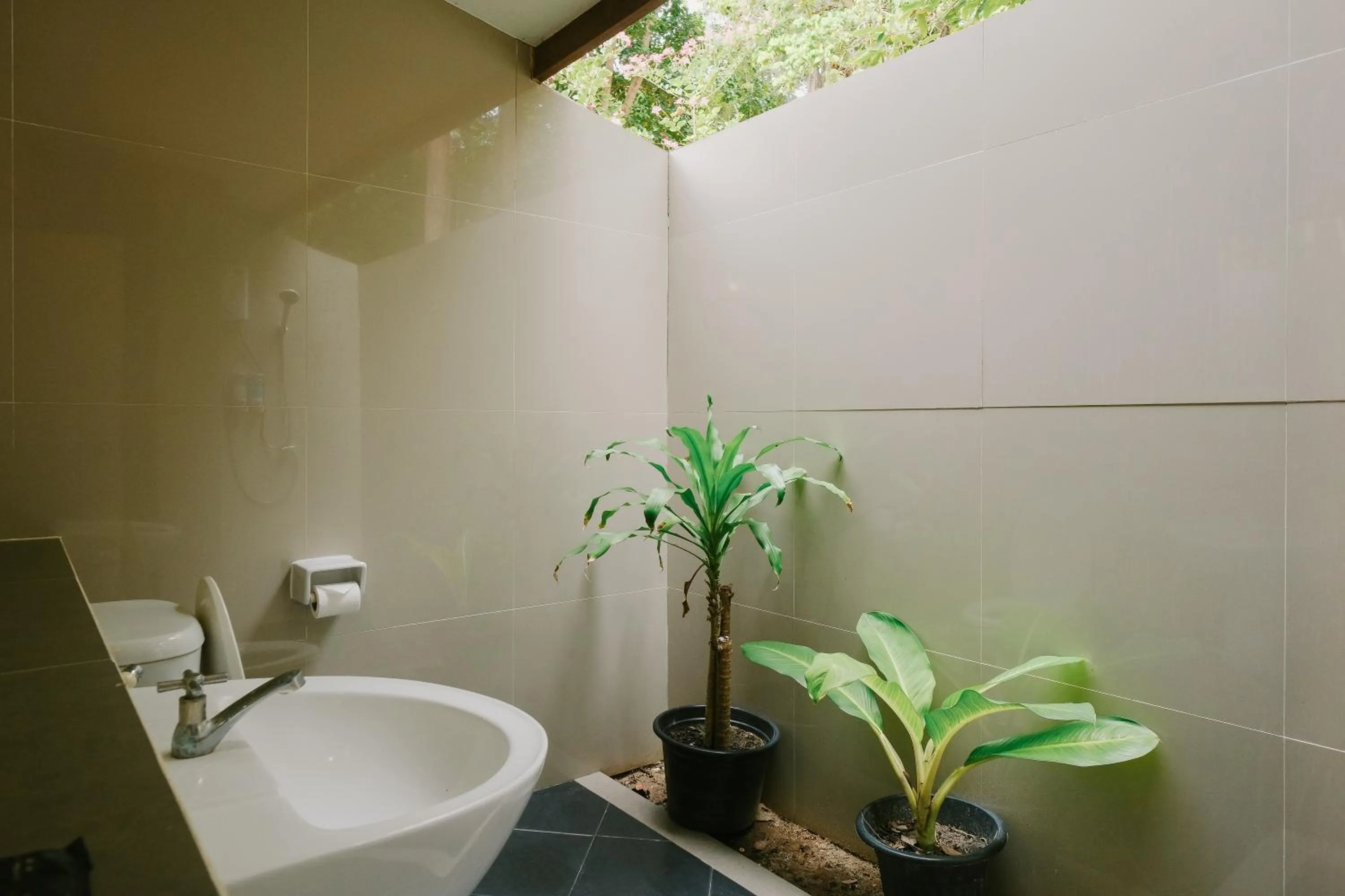 Toilet in JOY Bungalow Resort and Restaurant