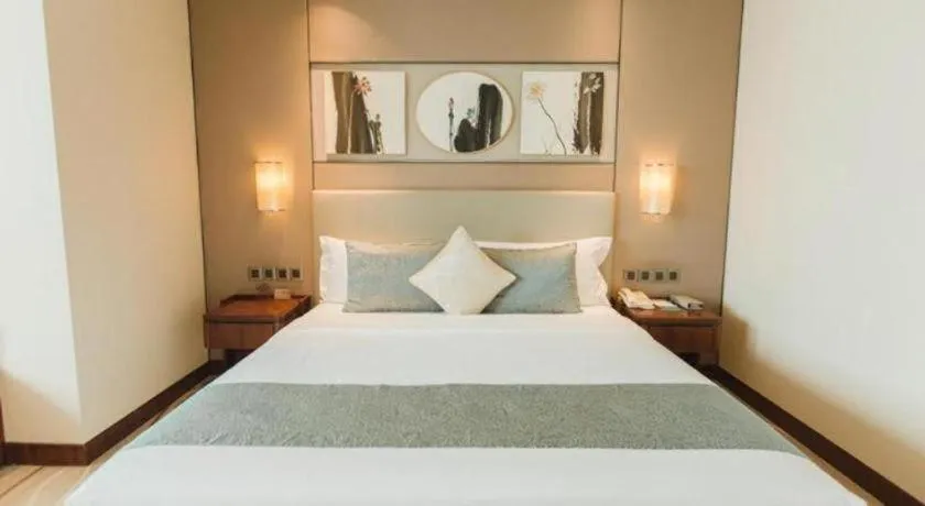 Bed in Grand Soluxe Zhongyou Hotel Shenzhen