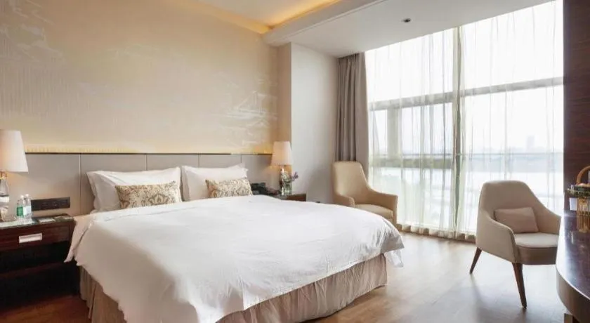Bed in Nanjing Lakehome Hotels and Resorts