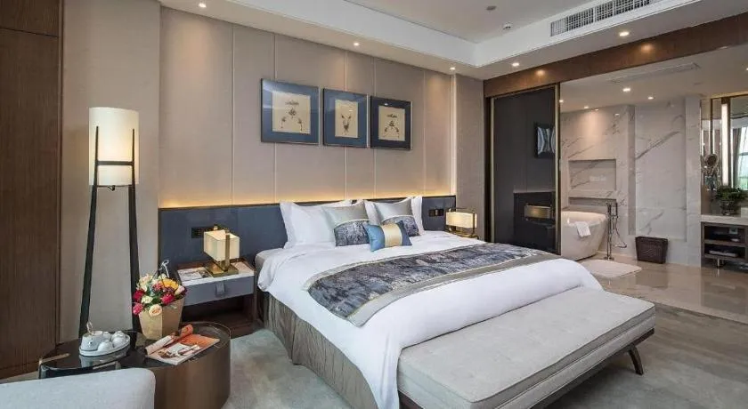 Bed in Nanjing Lakehome Hotels and Resorts