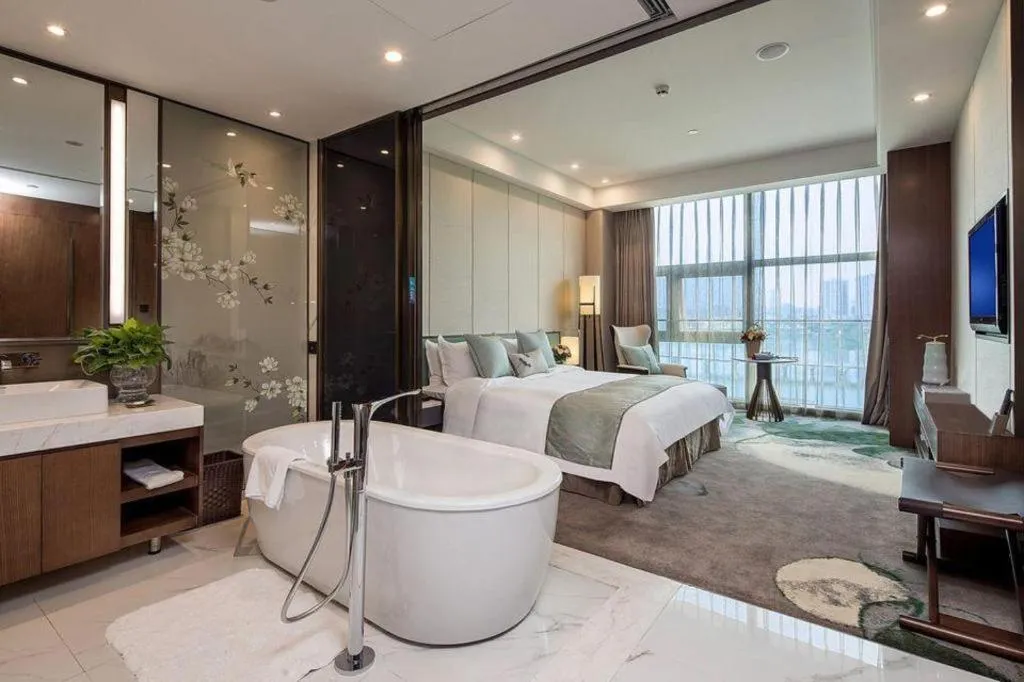 Bed in Nanjing Lakehome Hotels and Resorts