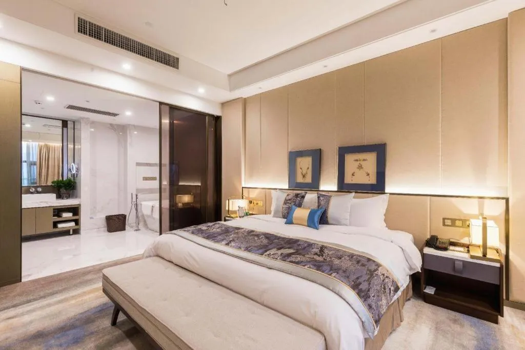 Bed in Nanjing Lakehome Hotels and Resorts