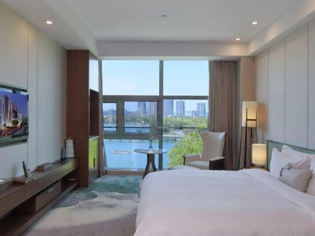 Bed in Nanjing Lakehome Hotels and Resorts