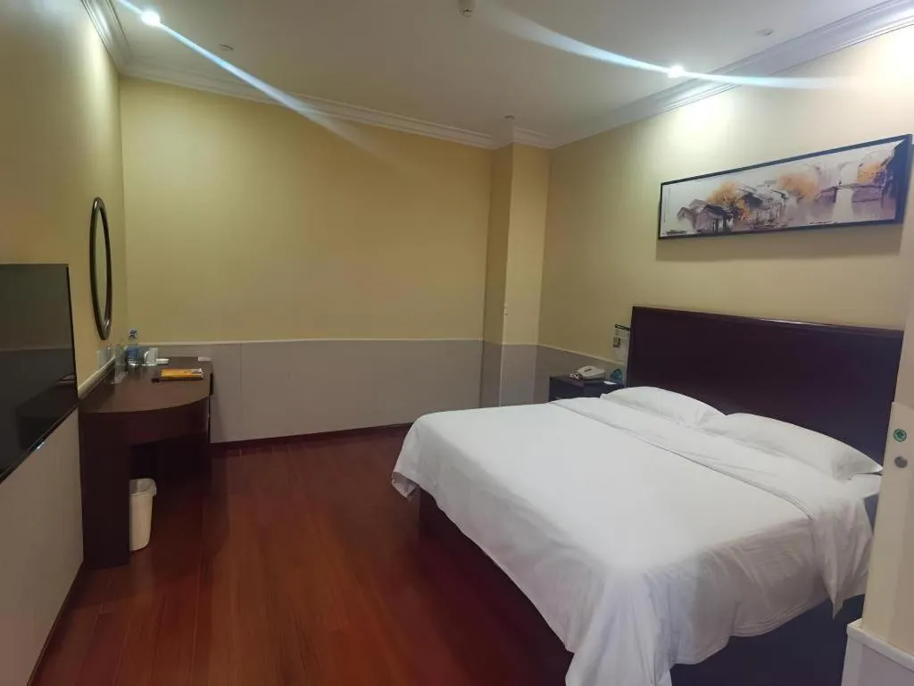 Bed in GreenTree Inn Suzhou Dongxing Road Xinye Square Express Hotel