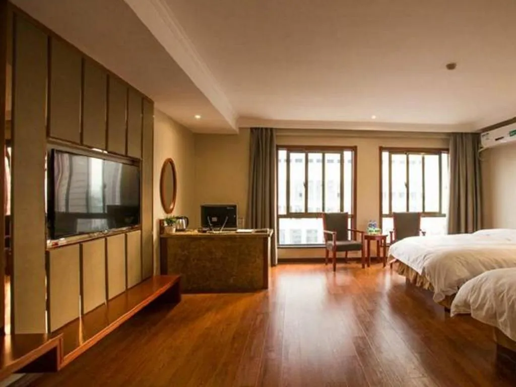 Bed in GreenTree Inn ChiZhou QinGYAng Miaoqian Road Rongxing Building Business Hotel