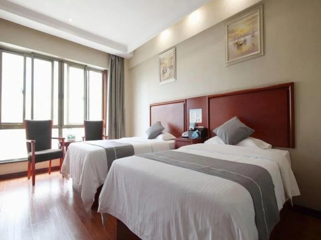 Bed in GreenTree Inn ChiZhou QinGYAng Miaoqian Road Rongxing Building Business Hotel
