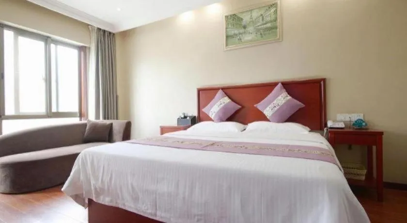 Bed in GreenTree Inn ChiZhou QinGYAng Miaoqian Road Rongxing Building Business Hotel