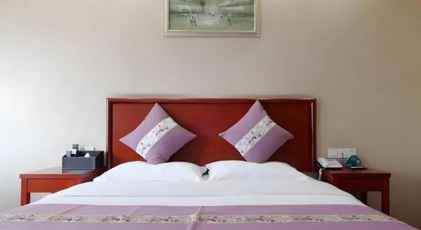 Bed in GreenTree Inn ChiZhou QinGYAng Miaoqian Road Rongxing Building Business Hotel