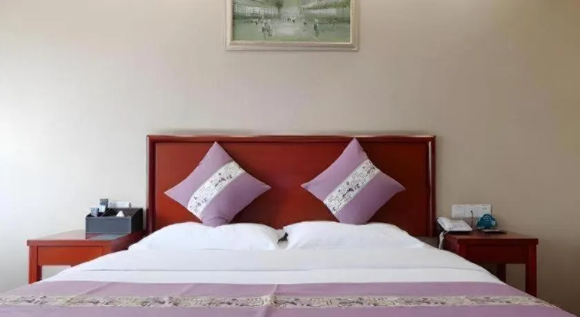 Bed in GreenTree Inn ChiZhou QinGYAng Miaoqian Road Rongxing Building Business Hotel