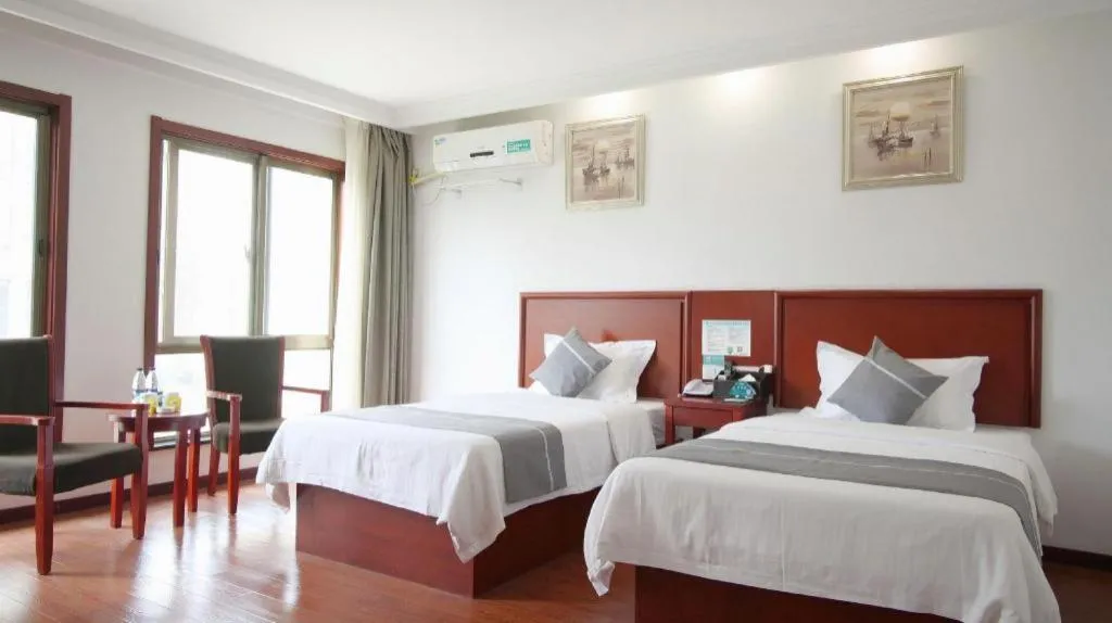Bed in GreenTree Inn ChiZhou QinGYAng Miaoqian Road Rongxing Building Business Hotel