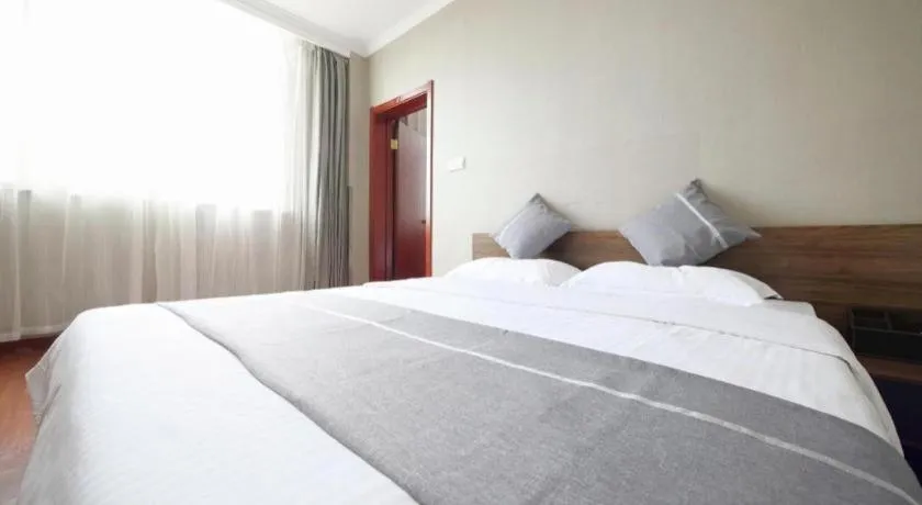 Bed in GreenTree Inn ChiZhou QinGYAng Miaoqian Road Rongxing Building Business Hotel