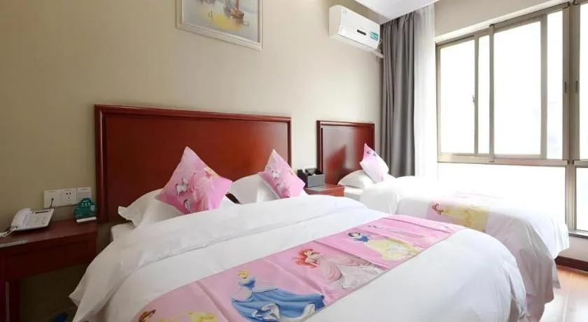 Bed in GreenTree Inn ChiZhou QinGYAng Miaoqian Road Rongxing Building Business Hotel