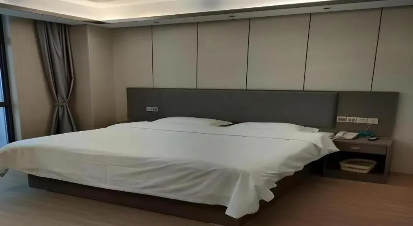 Bed in GreenTree Inn ChaoHu Tianchao Plaza Express Hotel