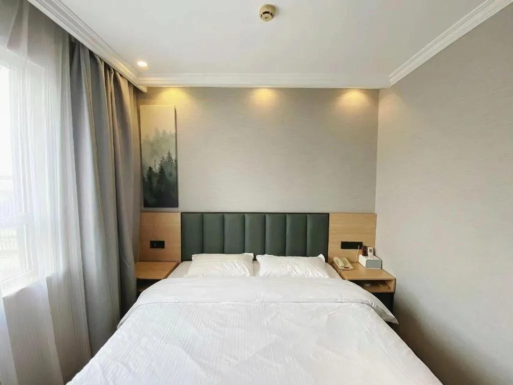 Bed in GreenTree Inn Taizhou New District Hospital of Renmin Hospital Mingliu Express Hotel