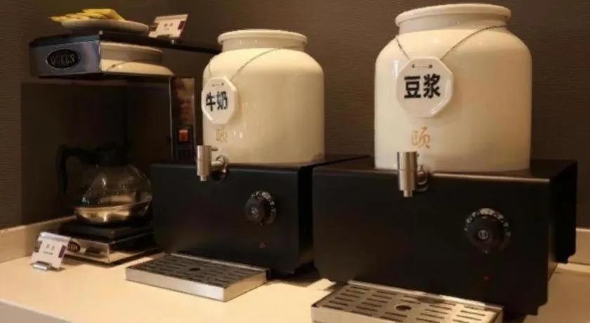 Yitel Guangzhou Pazhou Exhibition Center Chigang Metro Station