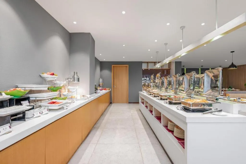 Yitel Guangzhou Pazhou Exhibition Center Chigang Metro Station