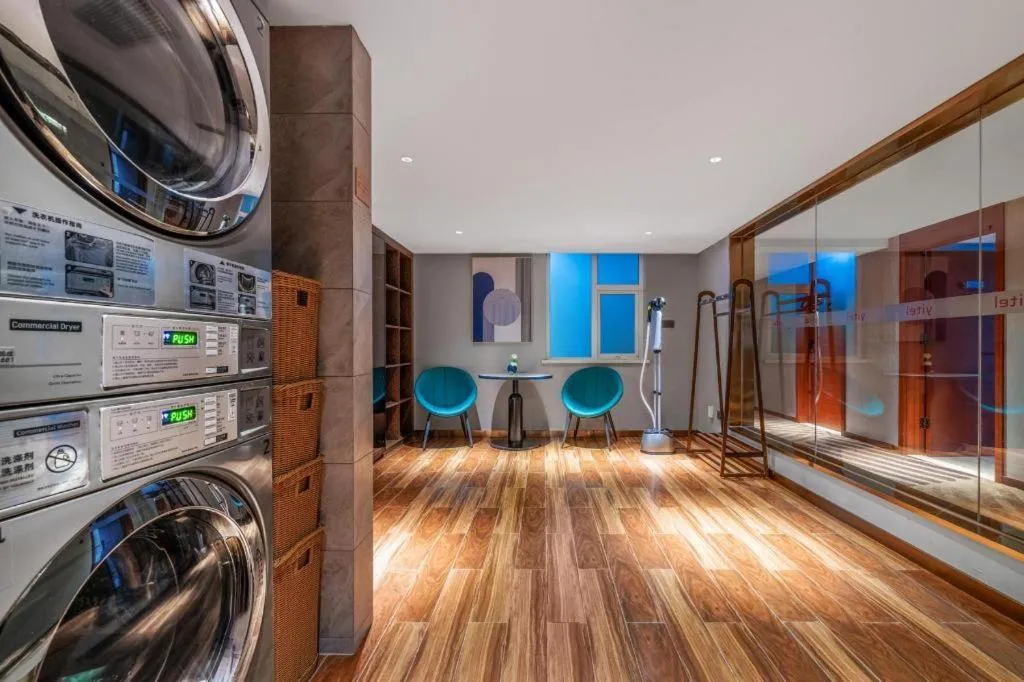 Yitel Guangzhou Pazhou Exhibition Center Chigang Metro Station