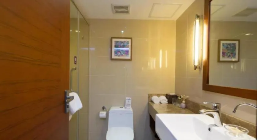 Yitel Guangzhou Pazhou Exhibition Center Chigang Metro Station