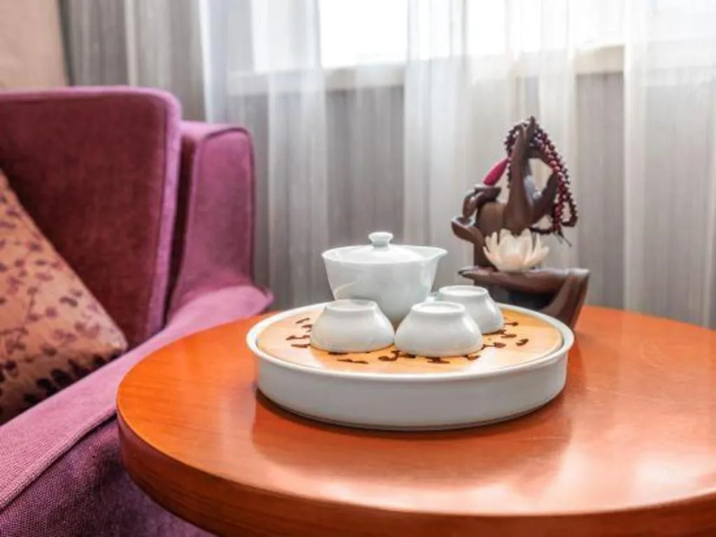 Yitel Guangzhou Pazhou Exhibition Center Chigang Metro Station