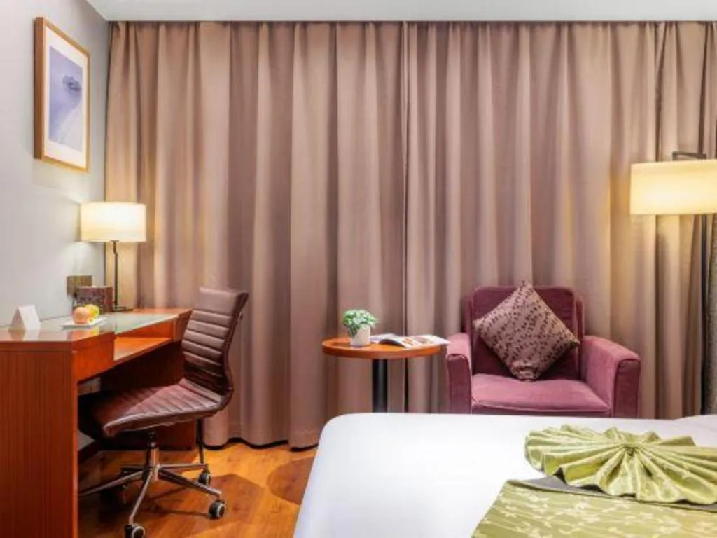 Yitel Guangzhou Pazhou Exhibition Center Chigang Metro Station