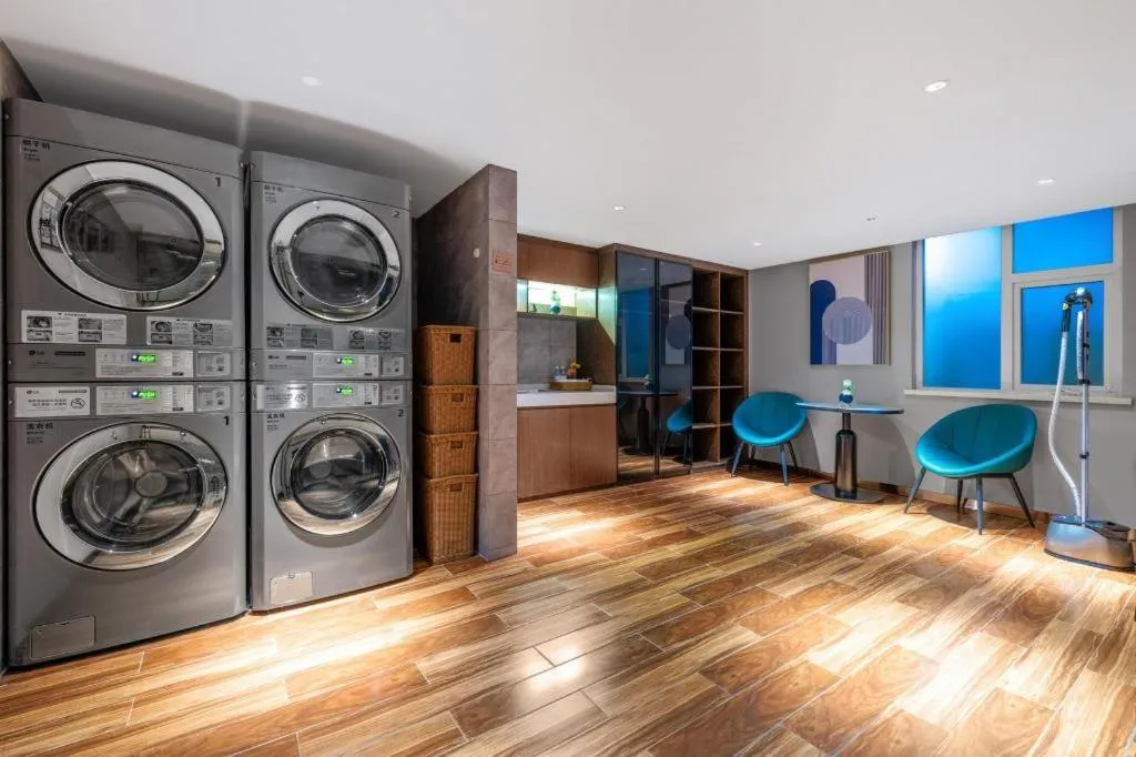 Yitel Guangzhou Pazhou Exhibition Center Chigang Metro Station