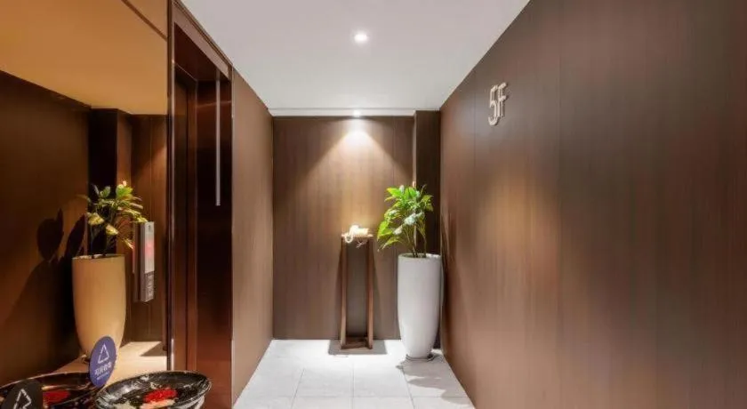 Yitel Guangzhou Pazhou Exhibition Center Chigang Metro Station