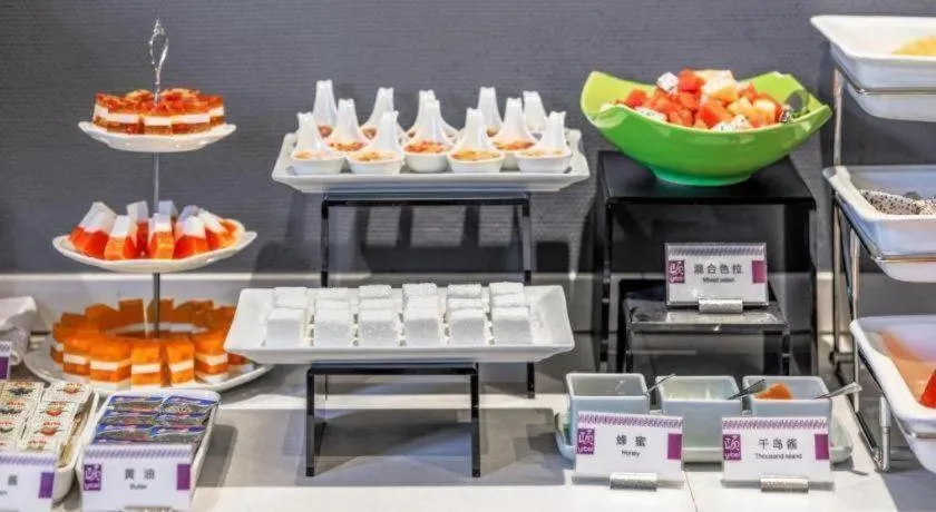 Yitel Guangzhou Pazhou Exhibition Center Chigang Metro Station