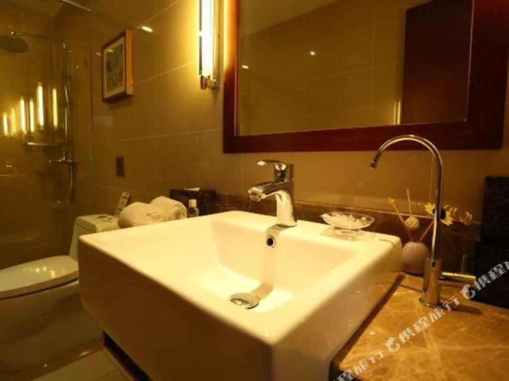 Yitel Guangzhou Pazhou Exhibition Center Chigang Metro Station