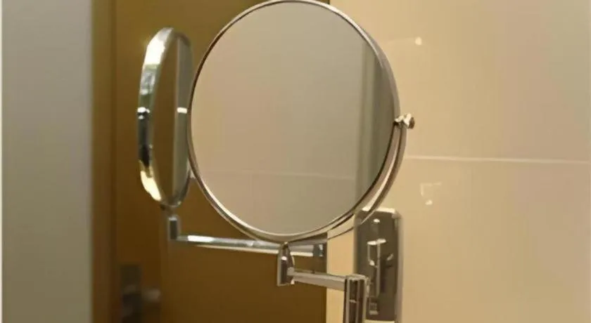 Yitel Guangzhou Pazhou Exhibition Center Chigang Metro Station