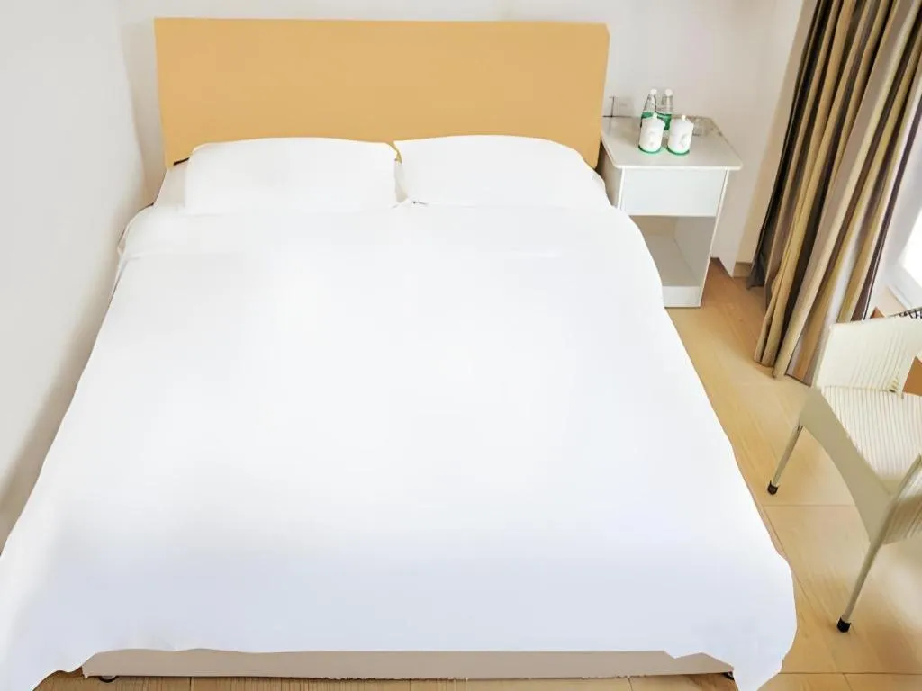 Bed in Jian Guo Grand Hotel