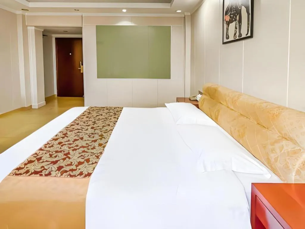 Bed in Jian Guo Grand Hotel