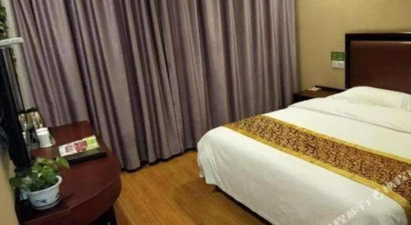 Bed in GreenTree Inn Shanghai Sheshan national tourist resort Express Hotel