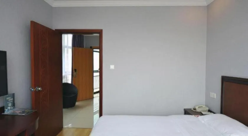 Bed in GreenTree Inn Shanghai Sheshan national tourist resort Express Hotel