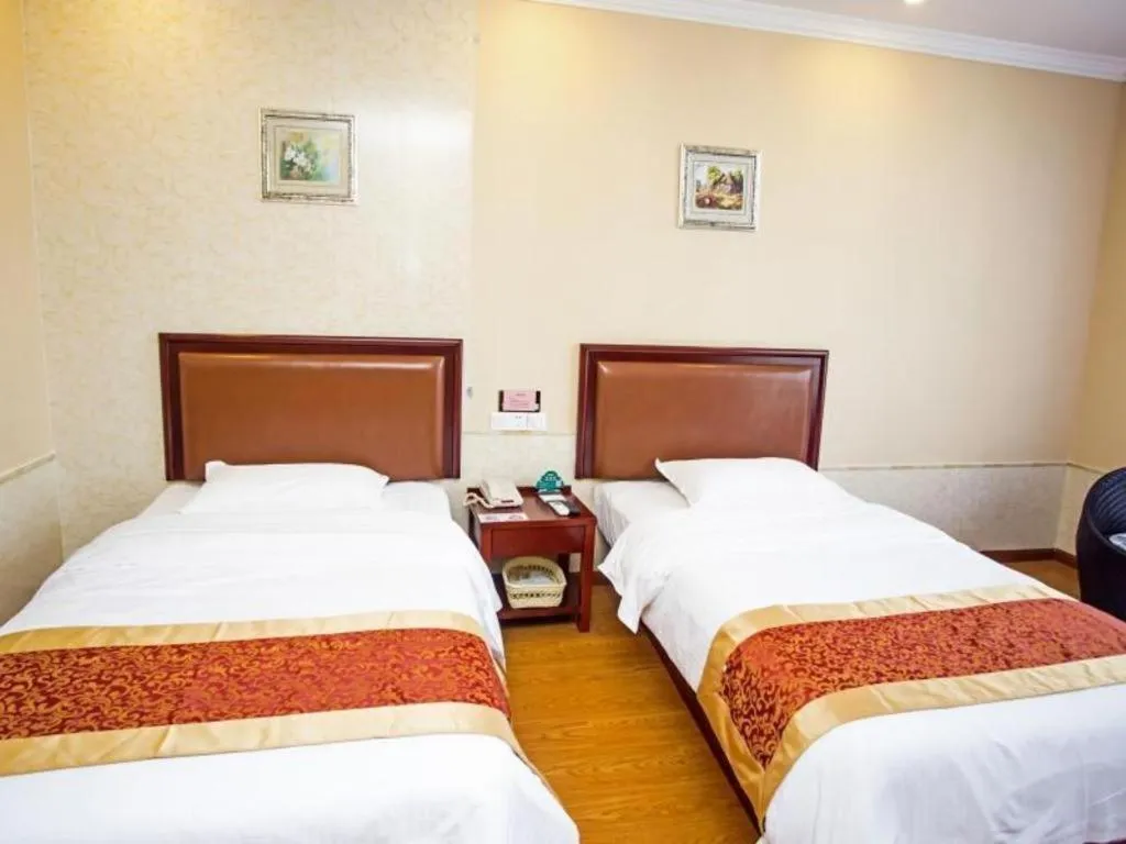 Bed in GreenTree Inn Shanghai Sheshan national tourist resort Express Hotel
