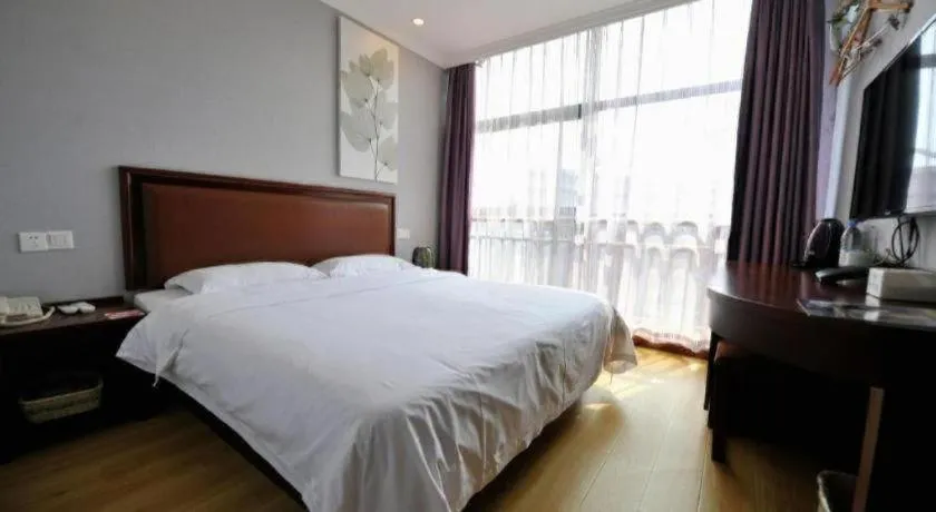 Bed in GreenTree Inn Shanghai Sheshan national tourist resort Express Hotel