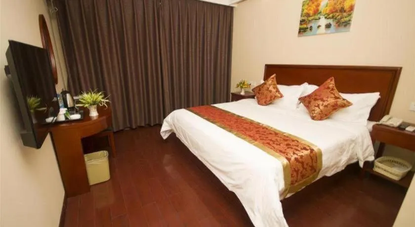 Bed in GreenTree Inn Shanghai Sheshan national tourist resort Express Hotel
