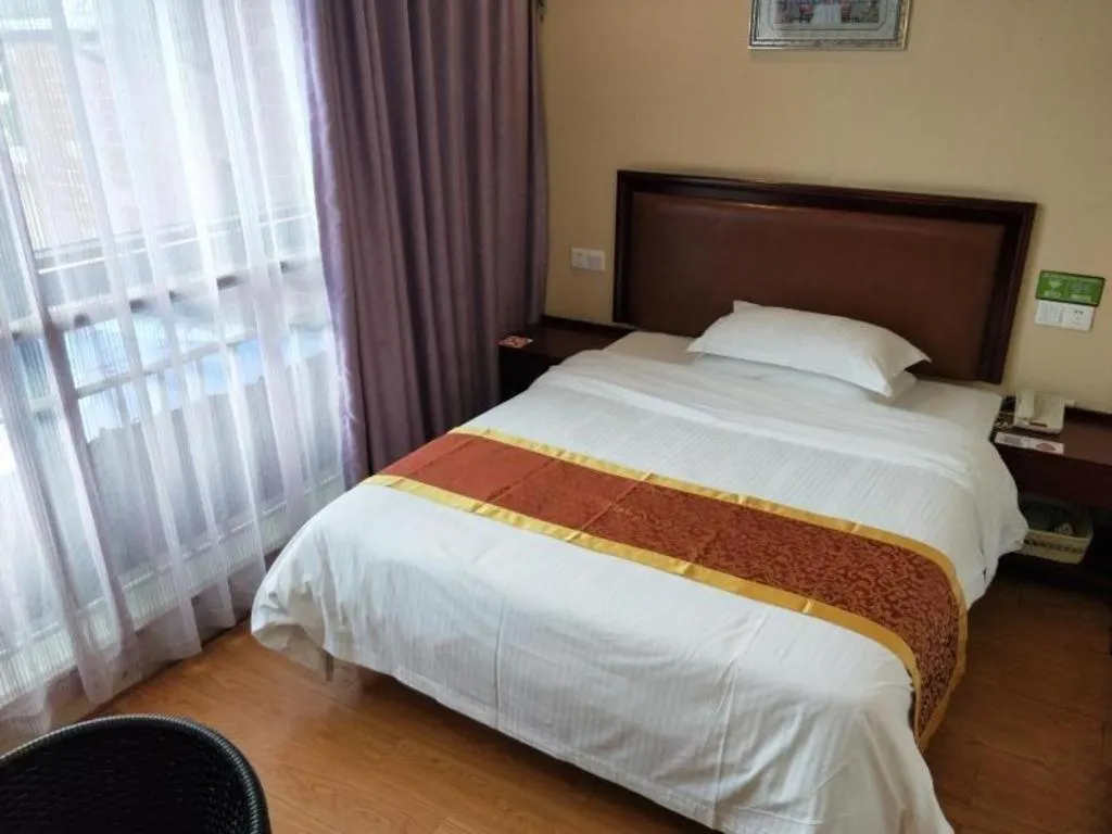 Bed in GreenTree Inn Shanghai Sheshan national tourist resort Express Hotel