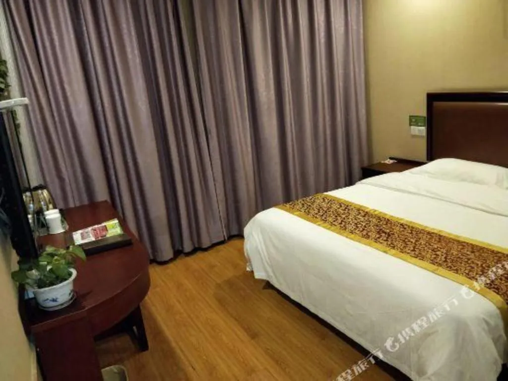 Bed in GreenTree Inn Shanghai Sheshan national tourist resort Express Hotel