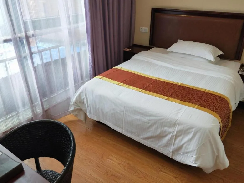 Bed in GreenTree Inn Shanghai Sheshan national tourist resort Express Hotel