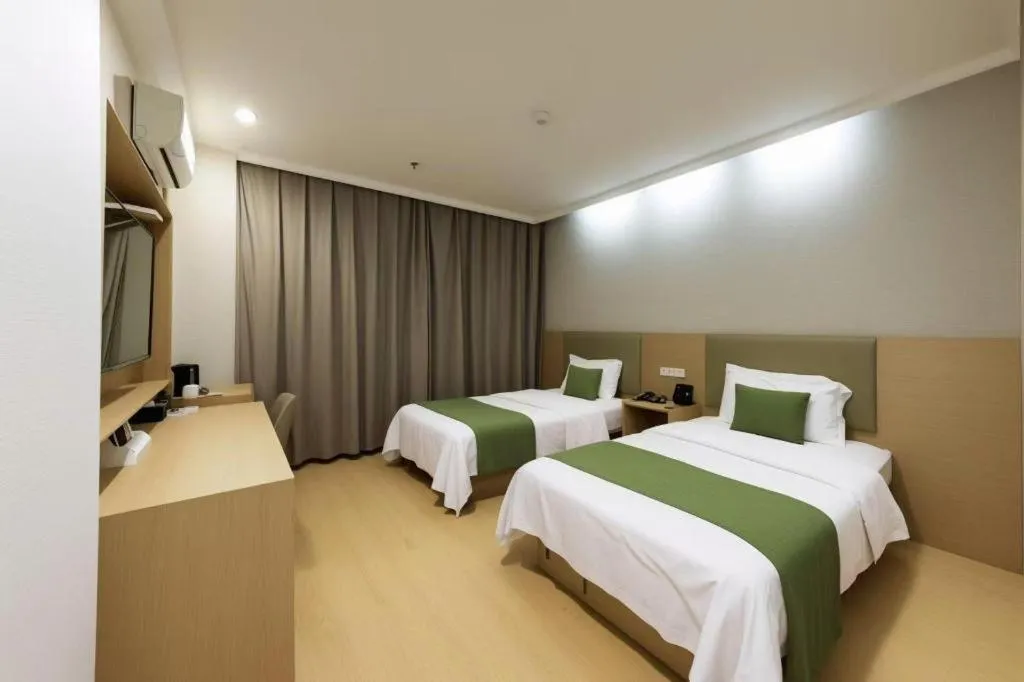 Bed in GreenTree Inn Jiangsu Suzhou Kunshan Beimen Road Express Hotel